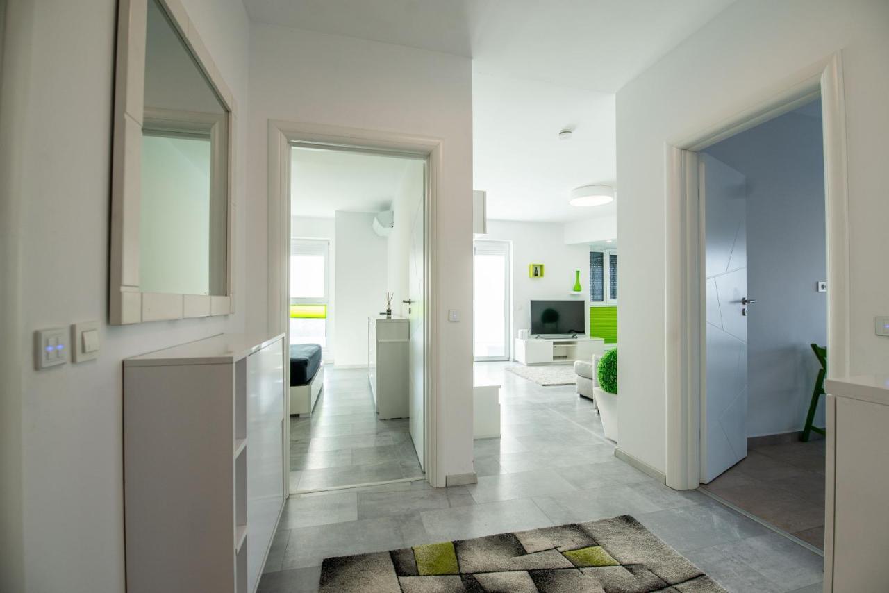 Luxury Westpark 2 Residence With Lake View بوخارست المظهر الخارجي الصورة